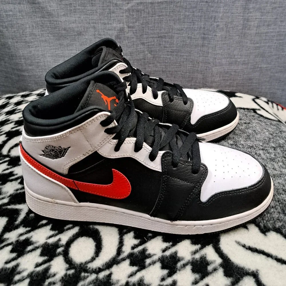 %Size 7Y - Nike Air Jordan 1 Mid (GS) Chile Red Black AJ6